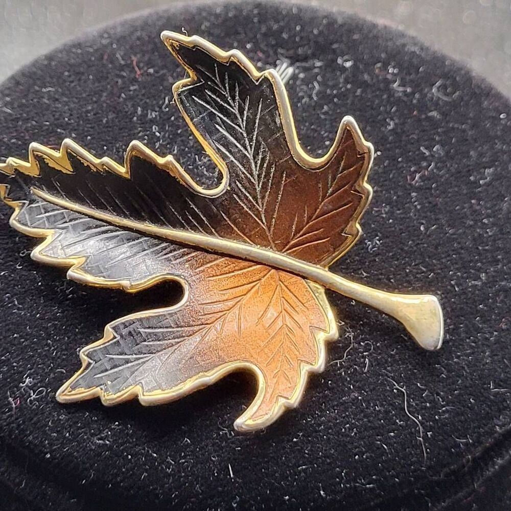 Vintage 80s Copper & Black Etched Leaf Pin